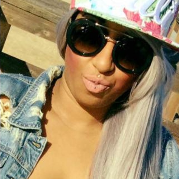 Meet your Posher, Yas - Picture 5 of 8